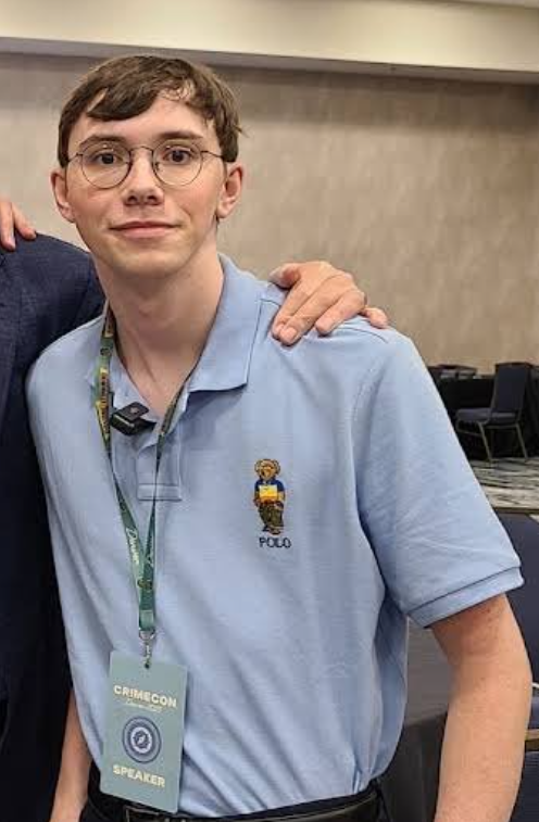 LosDoge_'s tweet photo. @withnatz I'm sorry, why the FUCK does Schlep look like that in the photo😭 https://t.co/hdspKaET5b