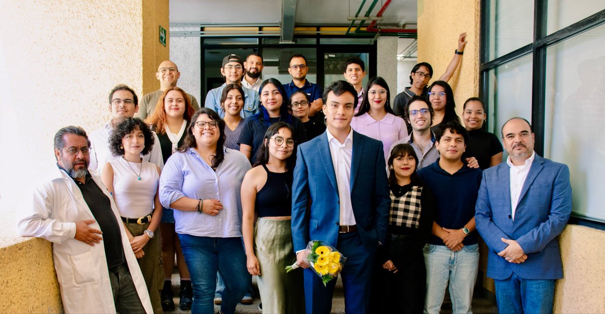 Cfata_Unam's tweet photo. ¡Felicidades, Mtro. Daniel Yazid Gómez Medrano!
El #PCEIM celebra con orgullo la titulación bajo la dirección del Dr. Rodrigo Alonso Esparza Muñoz (@Cfata_Unam). Tesis sobre nanopartículas de aleación AuCu para la electro-oxidación de alcoholes refleja dedicación y persistencia. https://t.co/p5UI1tiy9a