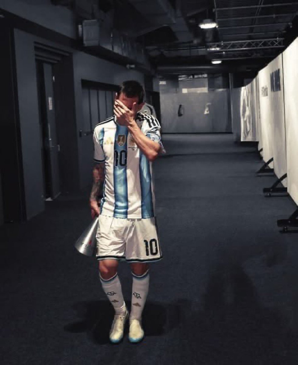 messiologie's tweet photo. MI CORAZÓN SE ROMPE 😢 no teníamos ni idea de lo que estaba pasando en esa el Mundial https://t.co/7pXl5yIuxD