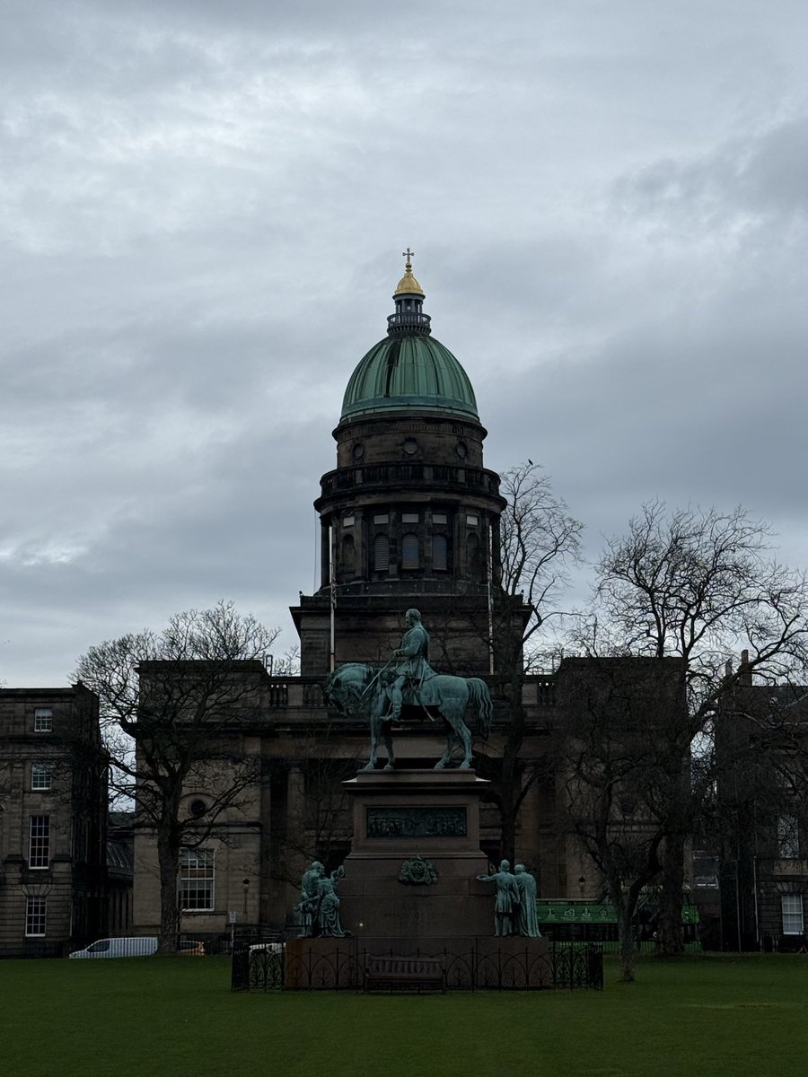 FOAMYYXX's tweet photo. @flower6260 I loved Edinburgh. #MCO335 https://t.co/bw30emYDBK