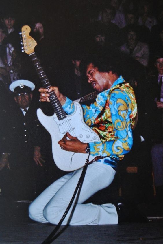 crockpics's tweet photo. Jimi Hendrix drops to his knees at London's Royal Albert Hall on February 24, 1969. Photographed by Alec Byrne, this shot captures Hendrix fully immersed in his white Stratocaster during one of the final European shows by the original Jimi Hendrix Experience lineup. 

🎸 Hendrix completely transformed the way the electric guitar was played, incorporating feedback, distortion, and fluid blues phrasing. Where does he rank on your all-time greatest guitarists list? 🎸 👇️