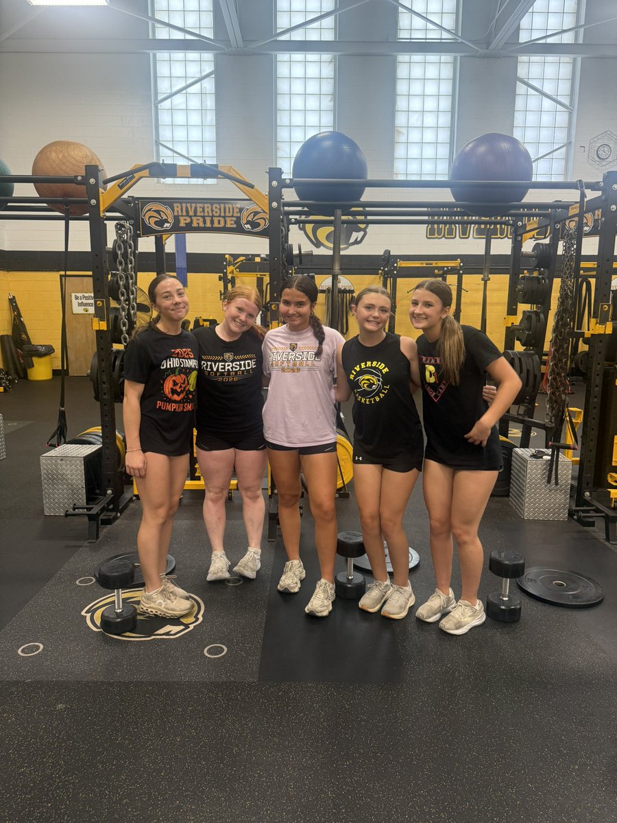 bryandoberdruk's tweet photo. Softball girls getting their workout in! @Joemedlensr https://t.co/0sPNuFnzpW