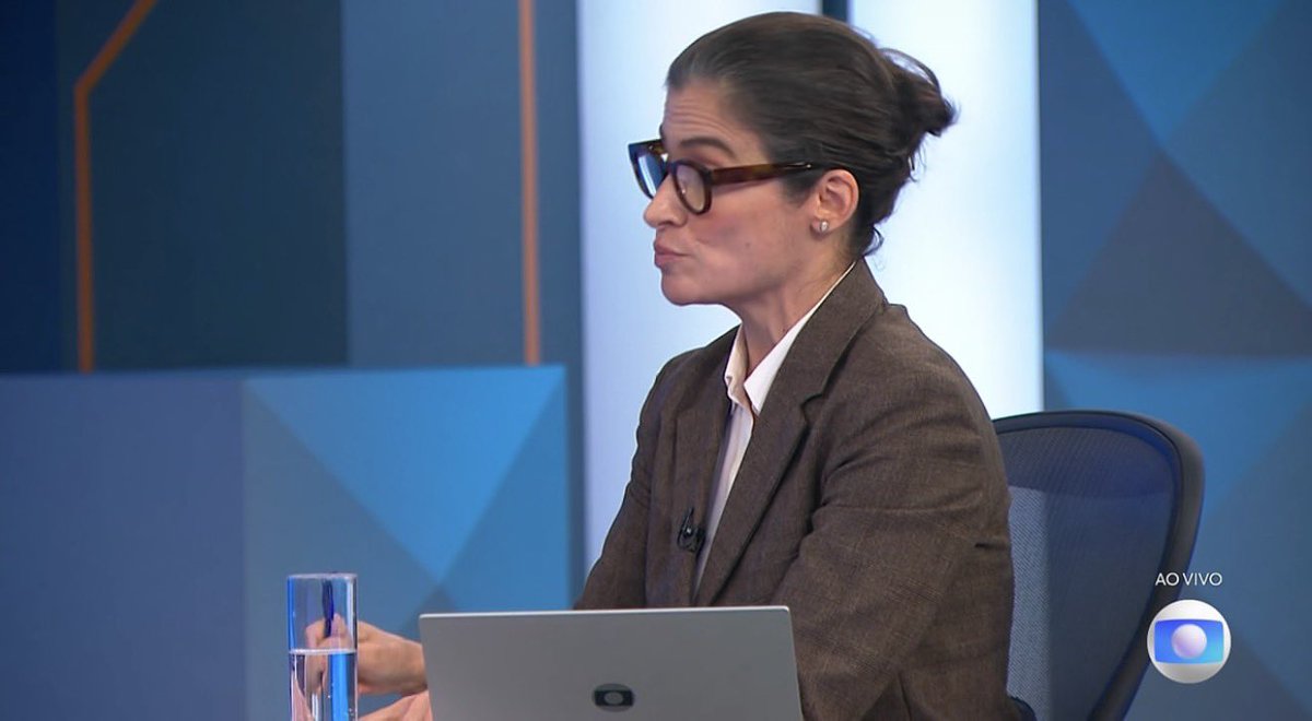 dridicarvalho's tweet photo. LULA NA GLOBO respondendo tranquilamente a perguntas sobre Lulinha, INSS, lobista…

Do nada, Renata e Tralli super nervosos só porque ouviram a palavra:

PowerPoint 🤷🏻‍♂️ https://t.co/GUfMHCVXqC