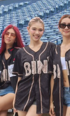 loiceyloops's tweet photo. seeing this stacey pink hair bun first thing in the morning parang na-rewire utak ko https://t.co/5Am7xJTGSa
