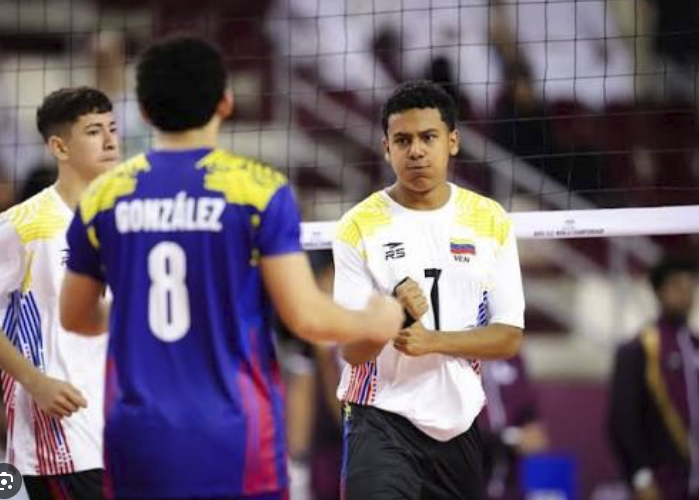 jjsayago's tweet photo. ¿Y si el gran voleibol venezolano de comienzos de los 2000 no apareció de la nada?

Hay una historia que comienza varios años antes del oro Panamericano de 2003.

Entre 1995 y 2001, Venezuela construyó una presencia extraordinaria en las categorías juveniles.

🧵🇻🇪 🧵 https://t.co/WseWvYxx0B