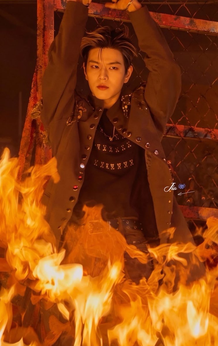 kimseraphmin's tweet photo. cute as hell                    //                what the hell? https://t.co/237WLjr0lX