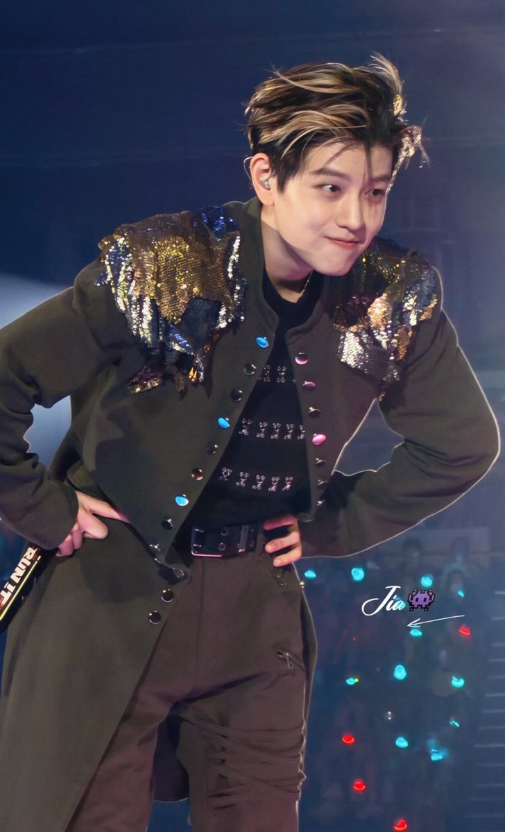 kimseraphmin's tweet photo. cute as hell                    //                what the hell? https://t.co/237WLjr0lX