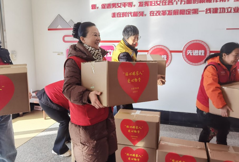 xosousaxo's tweet photo. Spent the morning packing care kits for unhoused neighbors in our community—small acts of kindness go a long way.  #VolunteerLove https://t.co/IX6TGTvaWC