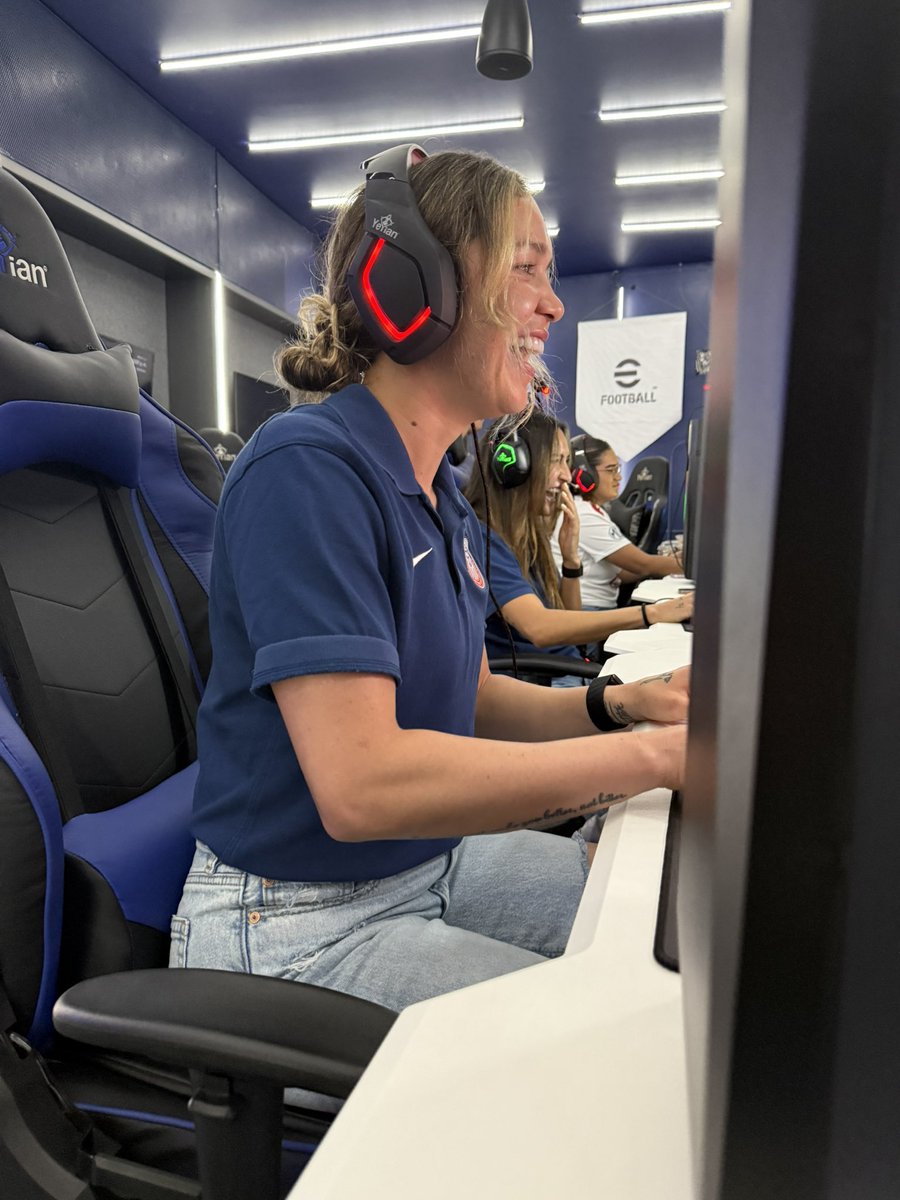 esportsChivas's tweet photo. Jugando Roblox con nuestros ChivaGamers ๐น๏ธ๐ฆ๐น
#JugamosJuntos #ChivasGamerWeek https://t.co/5AoZXYs0dC