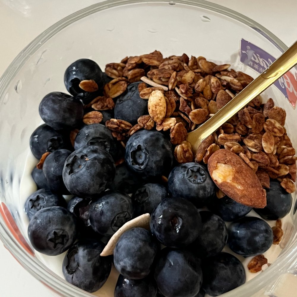 BJM12345's tweet photo. This fresh wild blueberry from Oregon is a game-changer! Plump, juicy with a perfect balance of sweet and tart, no weird aftertaste at all — added to oatmeal today and it elevated the whole bowl. Will definitely restock. https://t.co/N9UeIt9qFr