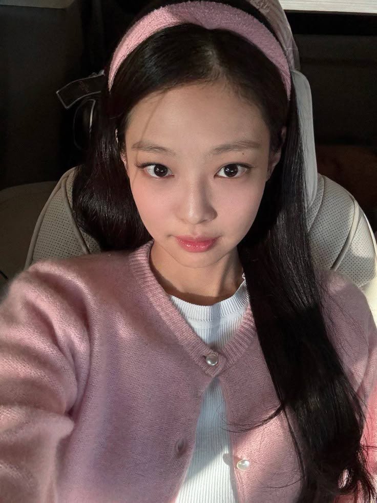 Janwruby's tweet photo. "Ketemu mama".                       "Ketemu kamu." https://t.co/XhE8pn8X52