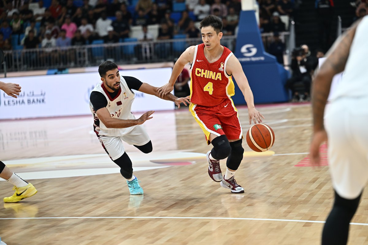 CGTNSportsScene's tweet photo. 🇨🇳🏀 China made a winning start to the second round of the #FIBA World Cup Asian Qualifiers after outclassing #Qatar 83–57.
🦾 Twin towers, one-sided game
#YangHansen+#HuJinqiu dominated, and Qatar had no answer
- Yang: 15 PTS, 9 REB, 2 BLK, 6/9 FG
- Hu: 10 PTS, 8 REB, 6/8 FG https://t.co/hnrc8UPNOr