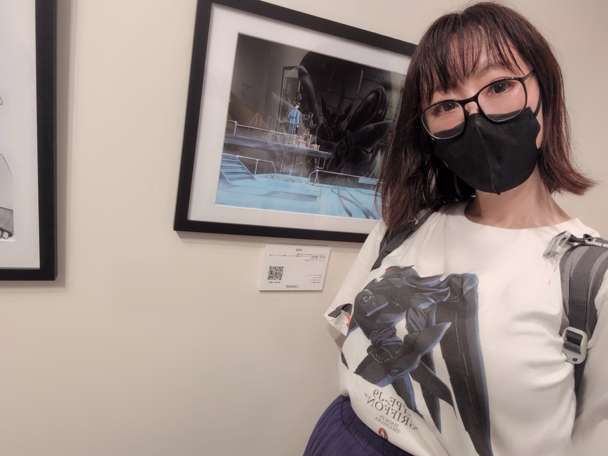 Rikomike's tweet photo. パトレイバーアート展内覧会行ってきました
特殊印刷で再現される原画が凄かったです
金属にエンボス加工してたりグリフォンがキラキラしてたり最新技術で撮影では分からないリアル感は現物見てください斜めから見るのをオススメします
渋谷ミヤシタパーク3階SOUTH
で今日から3日間のみ！！
会場にてポストカード貰えますよ
素敵なTシャツも販売ありましたが数量少なめとの事でしたお早めに！
#パトレイバー