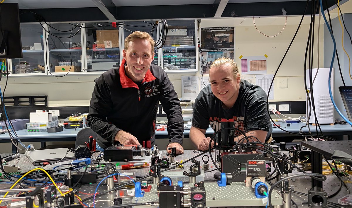 AARNet's tweet photo. 🔭 Researchers at ICRAR and UWA are using two 85-kilometre AARNet dark fibre links to simulate an optical interferometer spanning 170 kilometres. The quantum telescope research could help future instruments see the universe in greater detail.

🔗 https://t.co/ifS22esrm3 
📸 ICRAR https://t.co/nccUY7QtKj