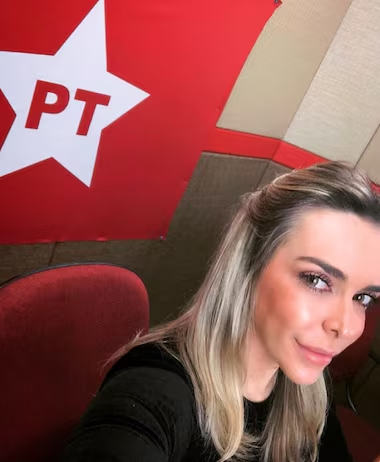 pharaujo's tweet photo. 🇧🇷 Lula diz não conhecer e nunca ter visto "essa pilantra" da Roberta Luchsinger. 

A realidade: 👇 https://t.co/0ze6UhKZyI