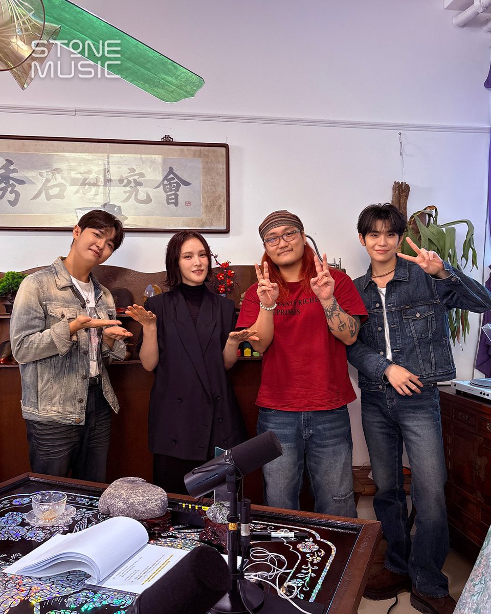 StoneMusicEnt's tweet photo. 수석연구원 김재환 & 김태래
4화 게스트 거미 & 폴 블랑코!
더운 여름 머릿결 관리 잘 하고 계신가요?!💈

아직 못 보신 분들은 지금 바로 스톤뮤직 유튜브, 스포티파이에서 풀버전으로 만나보세요!
👉스톤뮤직 YT: https://t.co/iS7lfsbJ0U 
👉Spotify: https://t.co/UGCRXnYoBI

#스톤뮤직 #STONE_MUSIC
#수석연구회 #STONE_SEMINAR #김재환 #김태래
#거미 #gummy #폴블랑코 #paulblanco