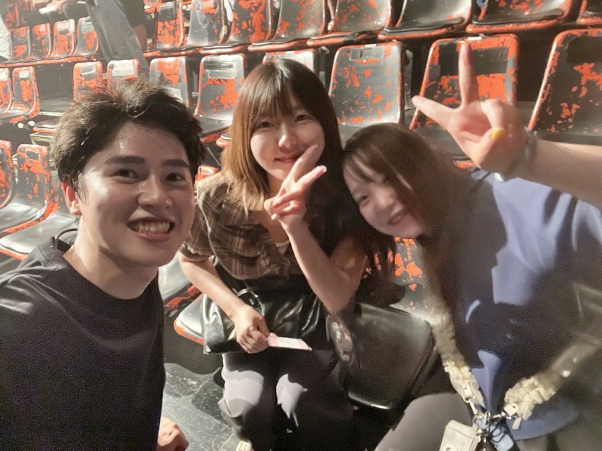 satomina_22's tweet photo. G.GARAGE///さんの『 #冬物語 』を観劇してきました✨️
レオンティーズに少し共感してしまう部分もあって、人を信じられないということが、こんなにも怖くて苦しいことなんだなと……
素晴らしいお芝居と演出をこんなに近い距離で観ることができたこと、本当にありがたかったです！
チーム青オケ🙌🏻ALT https://t.co/tnTJHW77OU