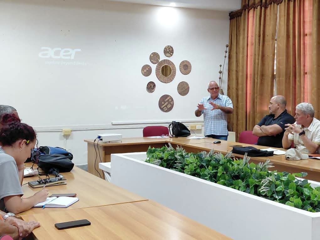 YamileRamosCord's tweet photo. En la Universidad Hermanos Saíz, chequeamos los aseguramientos para el inicio del curso escolar.  #UnidosXCuba #PinardelRío https://t.co/uhmM5KhjzA