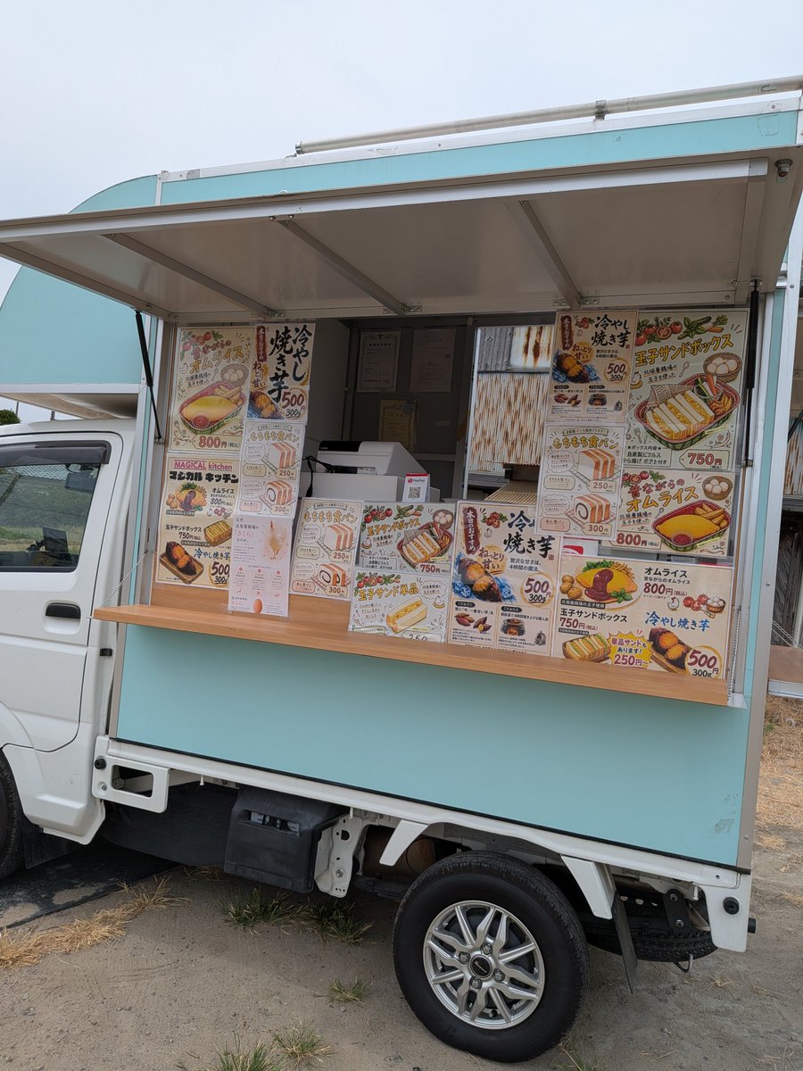 0141kitchen0141's tweet photo. やってきました金曜日✨️
本日も10時OPENしました😊
ご来店お待ちしております♪
#神戸　#キッチンカー　#マジカルキッチン　#オムライス　#玉子サンド　#冷やし焼き芋🍠 https://t.co/L7H2BB98D9