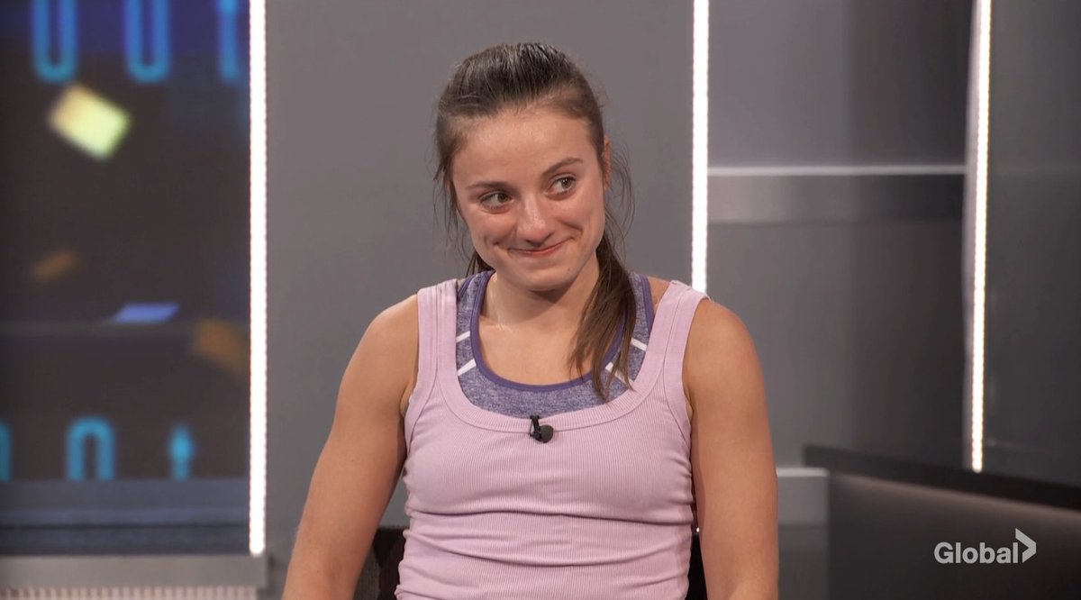 BB_Updates's tweet photo. Julie to Mallory- Everyone at home just missed it but you got a standing ovation from this crowd #BB28 https://t.co/3mvATyA6xa