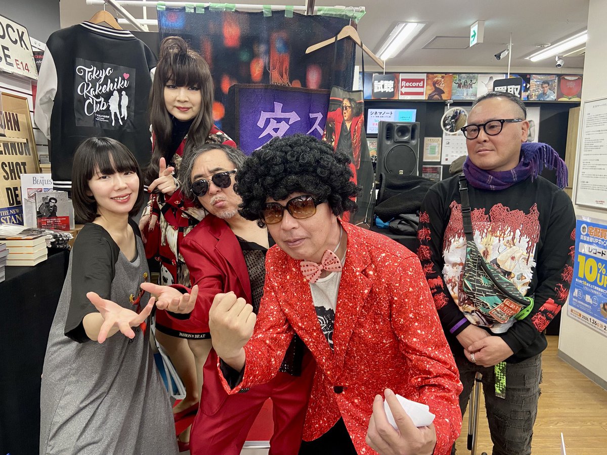 Spuunk_of's tweet photo. KUS（a.k.aザ・クサッターズ)from春日井HC
担当可塑エクスペリメンタル・トゥルースカム
KUS予約でス奇ゾ特典あるかも。奇抜なヲタ
来てね。時節柄ギター投げまブーメランせん
鷲ノ宮史郎さん宅ペルシャ絨毯はIKEA布です https://t.co/eaS4N7Idx9