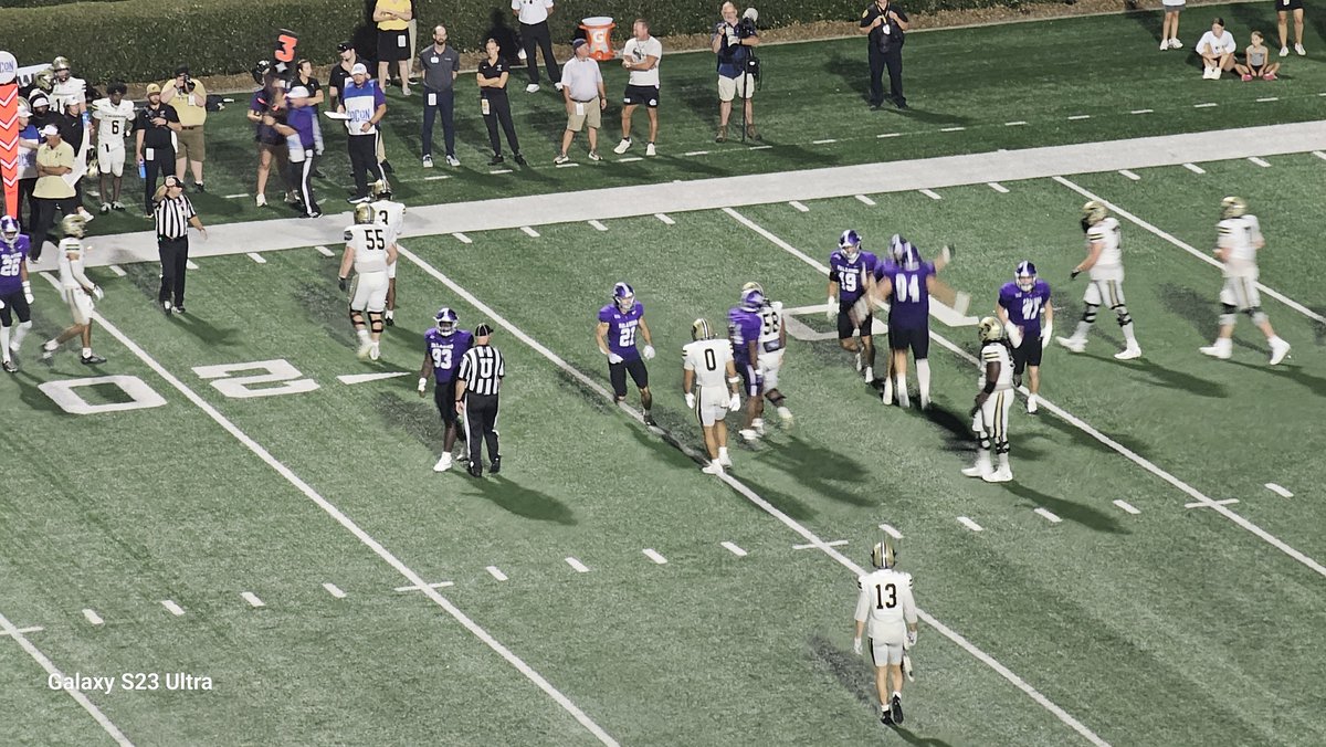 GSM_FurmanJoust's tweet photo. @AUTrojansFB 3
@PaladinFootball 17
13:24 4th Quarter 
@SSN_Furman @soconpulse @GSM_SoCon @GSM_Sports13 @GSM_TGFFGameday @GreenvilleSM @FurmanPaladins @pglovesports https://t.co/hHORY4XoyD