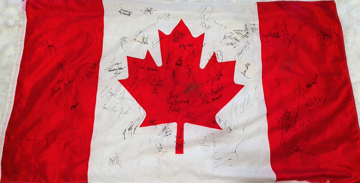 CarolynMitton's tweet photo. Yeah....so....this just happened....😁
Finally got the G.O.A.T. to sign the flag! https://t.co/03X3M0kdR2