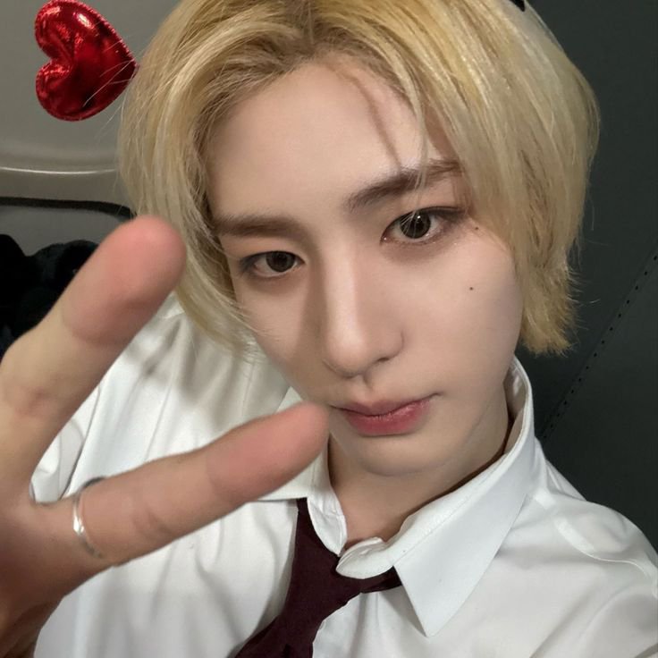 colherecortina's tweet photo. — Jô  ⊹ ࣪ ˖ .⋆˚࿔  @boobinhazinha

Emoji — 🐰
Idol — Leehan
Curiosidades — Ama jogar dbd e stardew valley https://t.co/UTKWueadyx