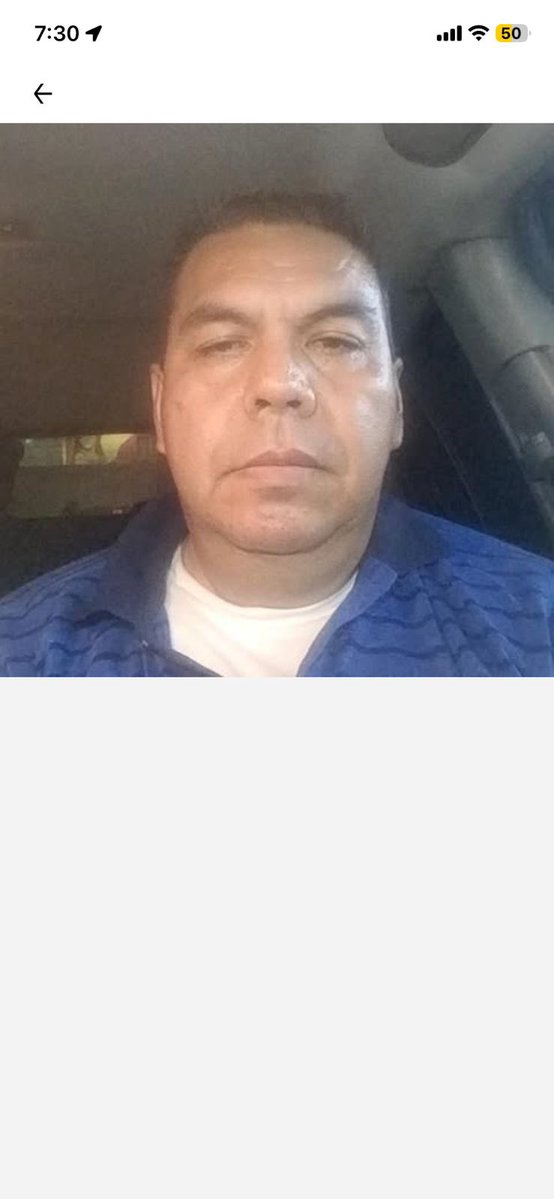 jonpardinas's tweet photo. Oye @Uber_MEX este conductor le acaba de robar el teléfono a un amigo que se bajó a la tienda. Mi amigo viene de EU, confío en tu conductor y se arrancó con su teléfono y otras cosas. Urge encontrarlo. https://t.co/TjH1eXaFXQ