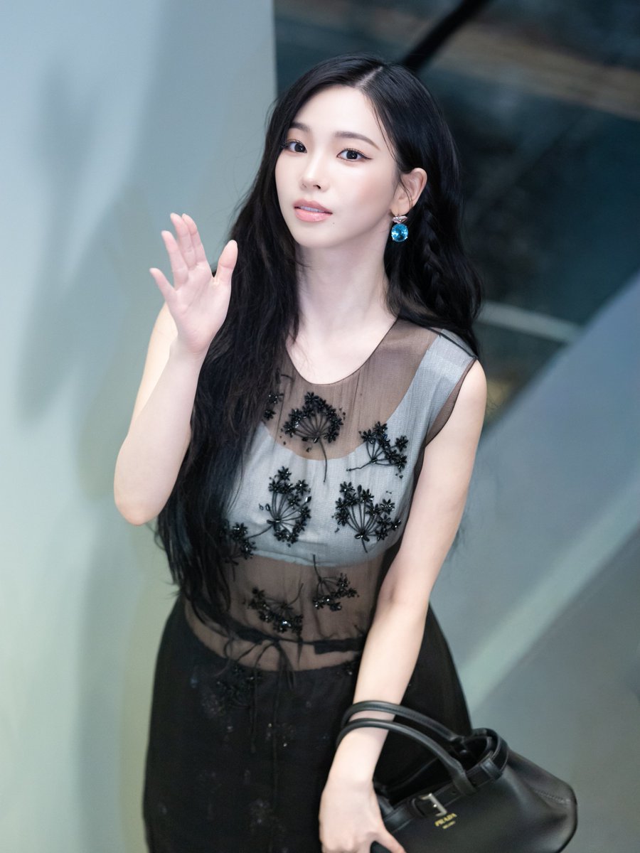 Kimdonghyu93321's tweet photo. 260827 #aespa #æspa #에스파 #エスパ #카리나 #Karina https://t.co/7NiOPE4ivJ