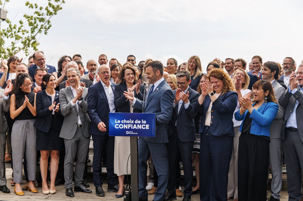 LouLafontaine's tweet photo. Avouez que ça donne le goût de voter pour cette belle gang là! 
Le 5 octobre, moi, je choisis la confiance, je vote Parti Québécois! https://t.co/GKkzn3rYxr