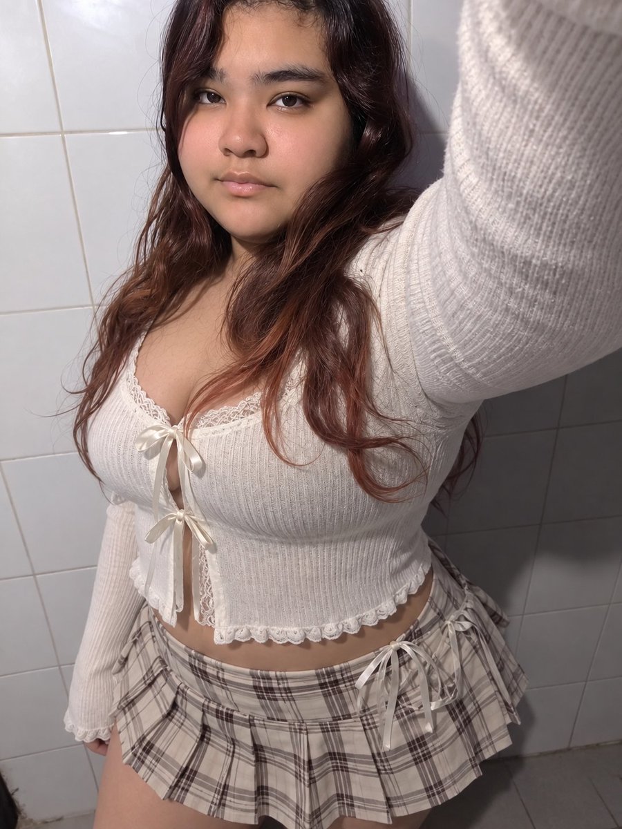 Nim21uwu's tweet photo. Foto al que comente un punto 
APÚRENSE ando 🔥 https://t.co/J85CJJVea8