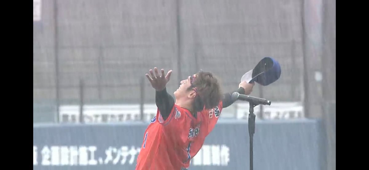 mossanno's tweet photo. 昨日鎌ヶ谷の空が号泣したと伝説になった陽岱鋼の引退セレモニー
夜ライブあったから現地行けなかったけど、多分行ってたらカメラダメになってたかもしれない https://t.co/AO9xBHPBZW