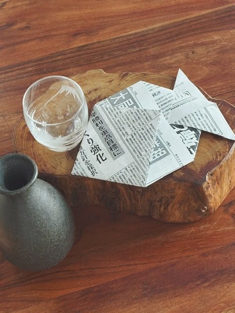shinbun20's tweet photo. 🐟

ただの新聞かと思いきや
広げてみたら――――
自分の誕生日の新聞だった📰✨

とっても素敵なサプライズになりそうですよね🤭

敬老の日にいかがですか❓

詳細はこちら🔻
https://t.co/OSXDq0xf0M

#お誕生日新聞コンビニ #お誕生日新聞 #敬老の日 #敬老の日の贈り物 https://t.co/NMMtrKWH7h