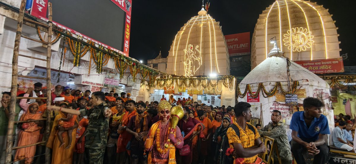 DCDeoghar's tweet photo. राजकीय श्रावणी मेला, 2026 के 30वें दिन बाबा मंदिर में अहले सुबह 04:28 बजे से जलार्पण शुरू हुआ।
#ShravaniMela 
@JharkhandCMO @prdjharkhand @BaidyanathDhaam @VisitJharkhand https://t.co/eaoAYh8GT8