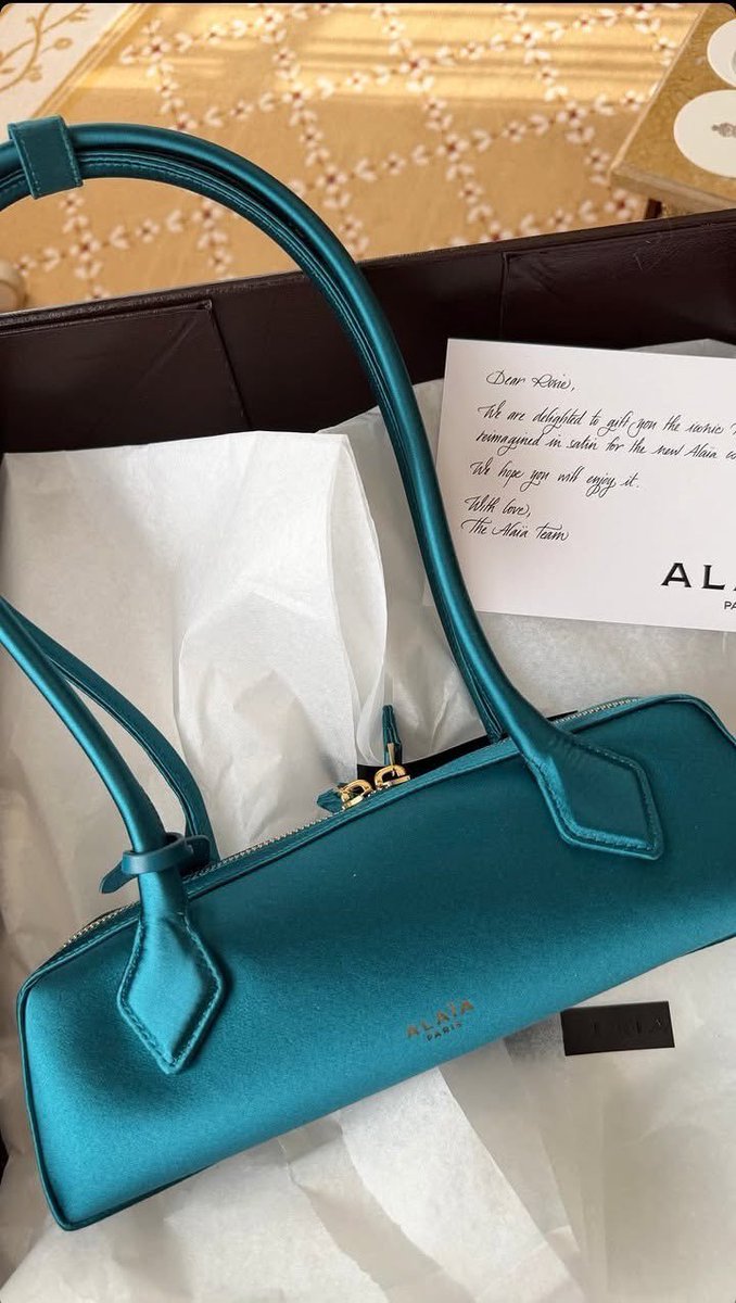 luxeinvogue's tweet photo. Alaïa Le Teckel satin shoulder bag in Emerald https://t.co/3UteBdui23