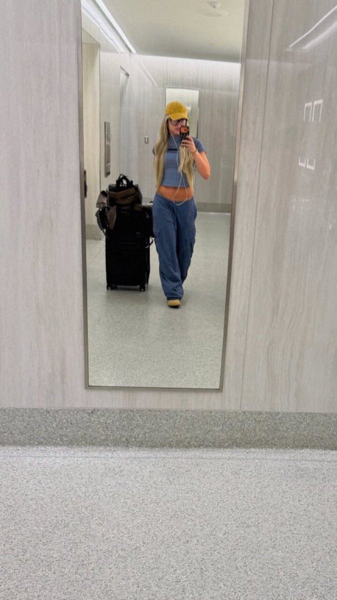 LIVMorgan4589's tweet photo. ✈️ https://t.co/Q4pCOIWHpO