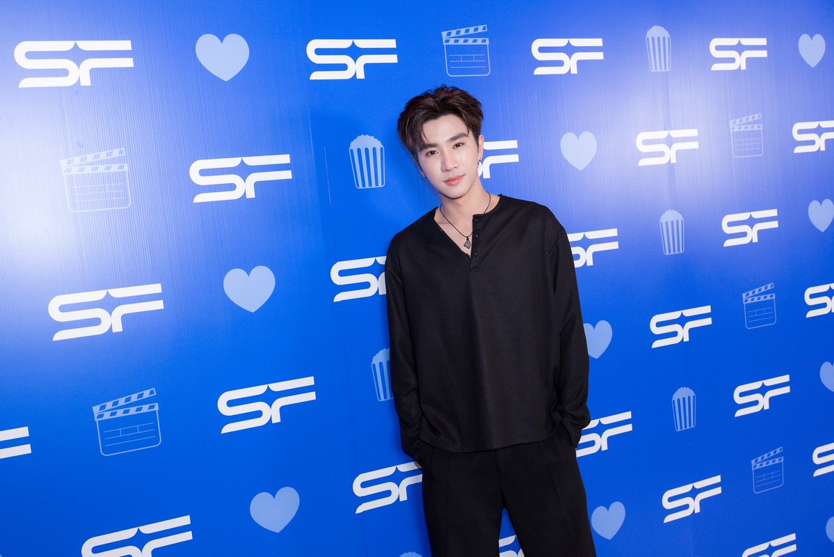 WeLoveSF's tweet photo. 🤩ครอบครัว PSD เสิร์ฟทุกความสนุก! 
พบกับ PERTH, SANTA, DOMIIA
ในรอบพิเศษ #SFFriendsScreening  
THE DOG STARS
ที่ SFW เซ็นทรัลเวิลด์ โรงภาพยนตร์ WORLD MAX CINEMA

📸ผู้โชคดีสามารถดาวน์โหลดภาพ GROUP PHOTO ได้ตั้งแต่วันนี้ - 3 ก.ย. 69
คลิกดาวน์โหลดภาพที่ 👉 https://t.co/OMvlatPad9

นโยบายข้อมูลส่วนบุคคลเพื่อการประชาสัมพันธ์
ของบริษัท ฯ 👉 https://t.co/0r6bllYIvm

เงื่อนไขเป็นไปตามที่บริษัทฯ กำหนด

PERTHSANTADOMIIA DOG STARS

#SFxPerthSantaDomiia
#PerthTanapon #Santapp #DOMIIA
#SFxTheDogStars
#SFgenCinema
#ดูหนังที่SF
#SFcinema 🍿❤
