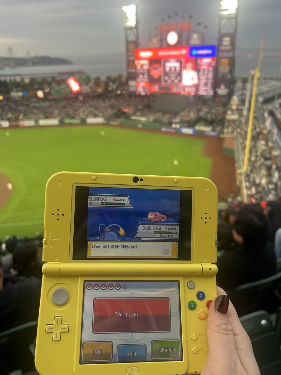 lacroixchu's tweet photo. shiny hunting at the pokemon giants game😎 (no street-passes so far 💔) #pokemonworlds #pokemonXP https://t.co/koW0Apw9lp