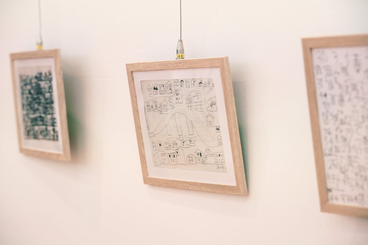sanjo_museum's tweet photo. 【ギャラリー展示】
#ほまれあ ギャラリーにて「そうし＆SHOGEN 2人展＠新潟三条市」が開催しました！

小学生そうしさんの自由な発想と創造力で描かれた作品と、アフリカンペイントアーティスト #SHOGEN さんの6色のペンキだけを使って日常に溢れる小さな喜びを表現した絵画を、ぜひご覧ください💁‍♀️ https://t.co/zRp5mwkIyM