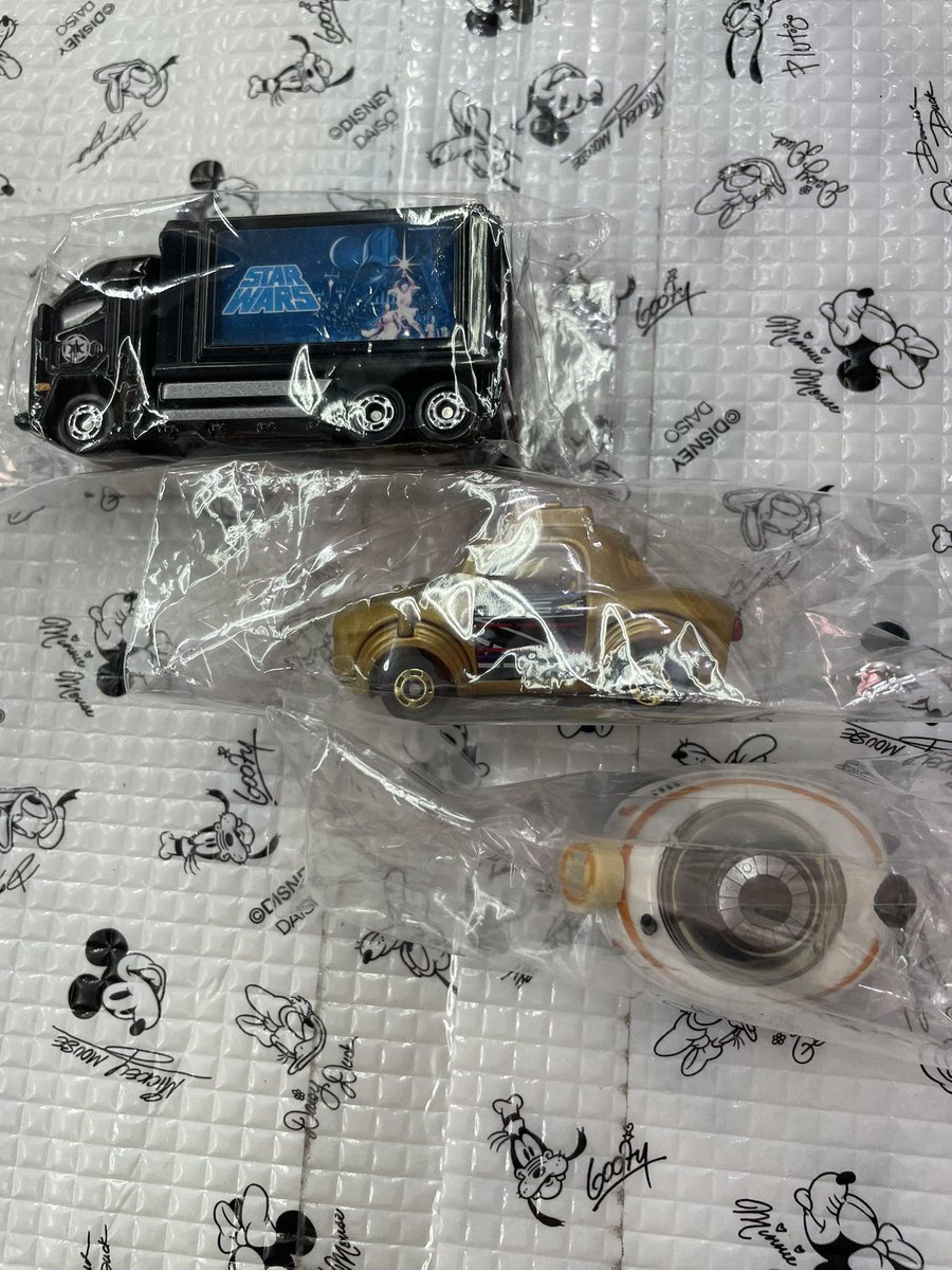 d_joy2015's tweet photo. 東京D-joyディズニーグッズ販売会@新大久保 8月28日(金) 20時まで営業中です☀️

📍開催場所
東京都新宿区百人町1-16-14 
ドン・キホーテさんの正面

ピックアップグッズ🌟
トミカ

本日ゆっくりご覧いただけます。
ご来店お待ちしております🙌🏻

#ディズニーグッズ
#d_joy https://t.co/WnENr9LkT3