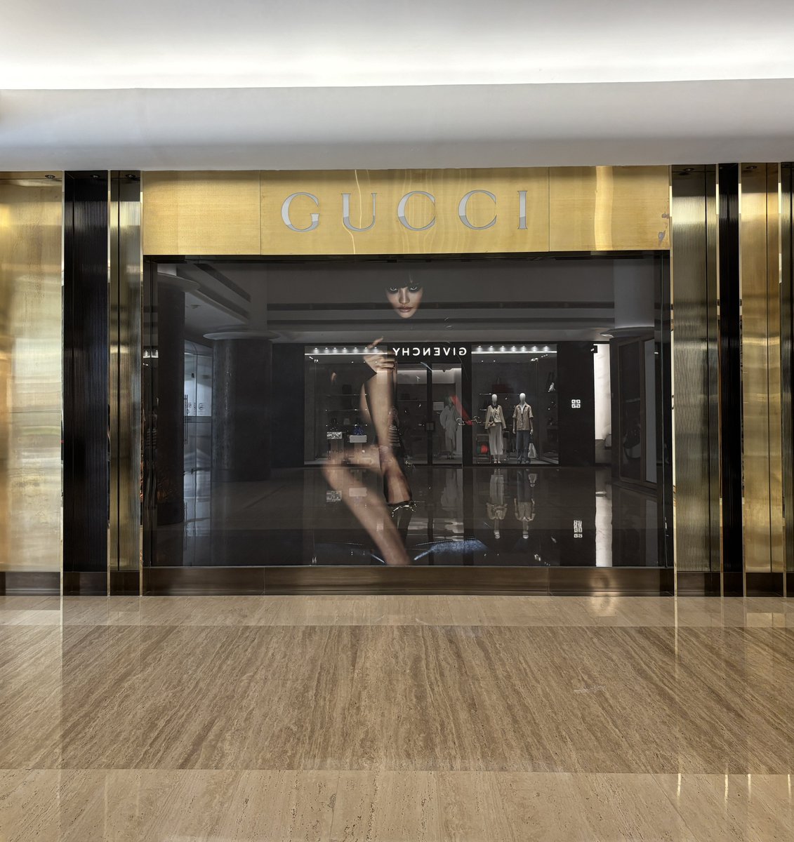 chicooyaaaaa's tweet photo. ads spotted in Jakarta, Indonesia 
GUCCI Plaza Indonesia

NINGNING FOR GUCCI PRIMAVERA
#NINGNINGxGUCCI #GucciPrimavera
#NINGNING #Gucci https://t.co/v4rNtwcvsn