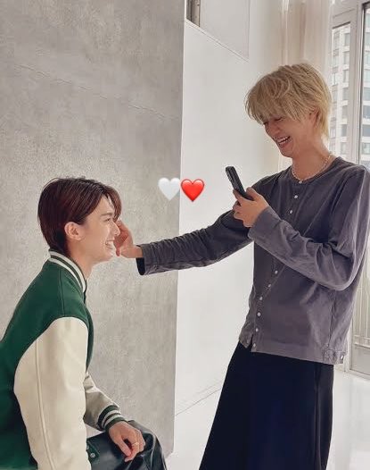 J__10t's tweet photo. やわしゅん🤍❤️
M!LK加入8周年、雑誌発売おめでとうございます！
真・運命も今日中に1000万回再生突破するぞ〜🕺 https://t.co/s3alWN5DM8