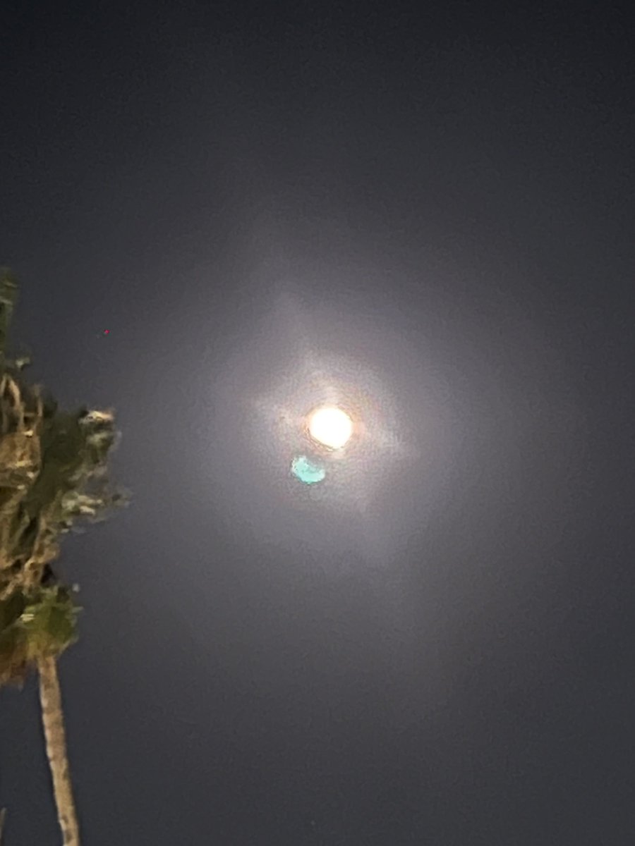 kmvjacq's tweet photo. #eclipse https://t.co/fjwOiCO4qZ