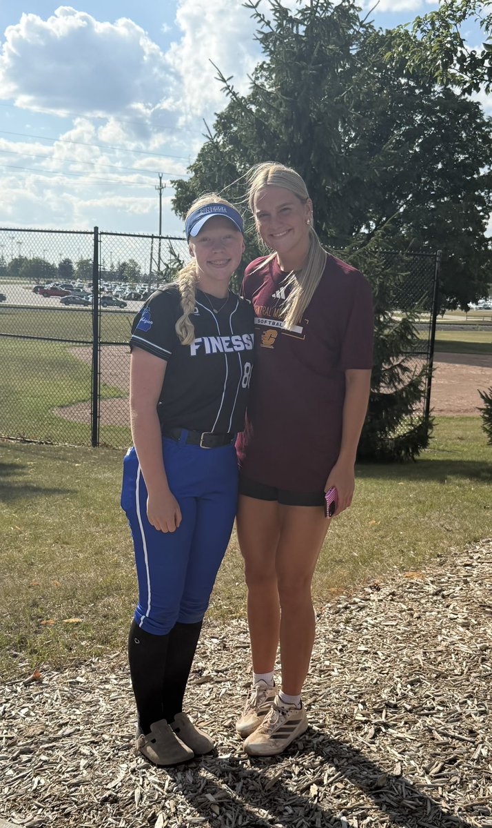 Gracie88Smith's tweet photo. Amazing day at @CMUSoftball camp! 🔥⬆️ Thanks @McCallSalmon, @faithhensleyy &amp; all the players for a great experience! Loved competing, touring the facilities &amp; the player Q&amp;A. Always great being back at CMU!

@04_Finesse @FinesseOrg
#FireUpChips #ClassOf2030 https://t.co/VTXBNUSxfB