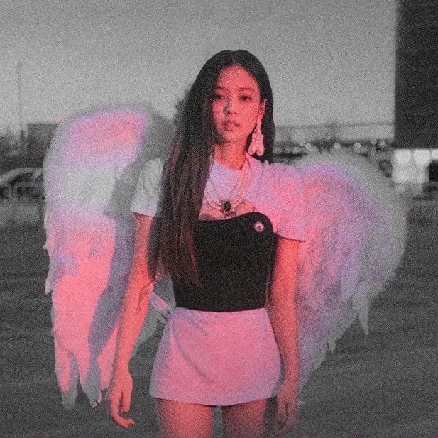 NEWSJENNlE's tweet photo. D-DAY FOR JENNIE’S NEW EP 🎉
Are we all here yet? Can we have 100 replies under this tweet to boost our tags?

FALLEN ANGEL OUT NOW
#ANGELJENNIEWithLove 
#폴른엔젤_제니가_찾아옵니다
#FALLENANGEL #JENNIE https://t.co/BsMJEFT6zT