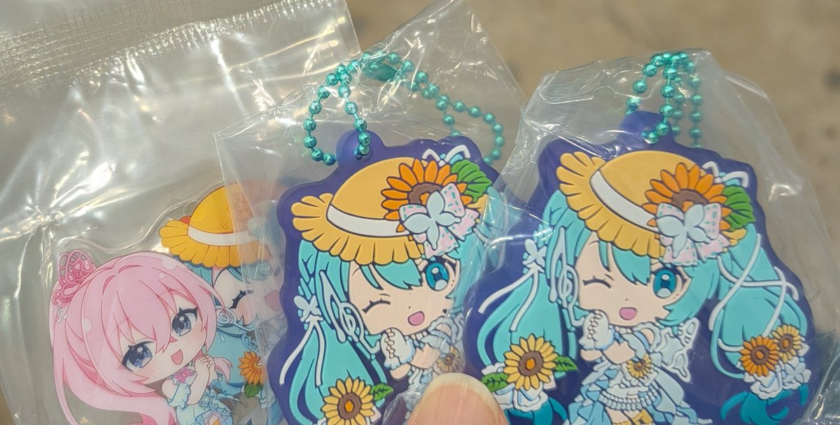 Phoenix_trade_'s tweet photo. 交換　マジカルミライ　マジミラ　2026　あそーと　ガチャ

譲）B賞 ラバーマスコット
　　C賞 ミク ルカ

求）C賞 アクリルスタンド MEIKO KAITO
　　定価

企画展内にいます https://t.co/KAt9s02C9p
