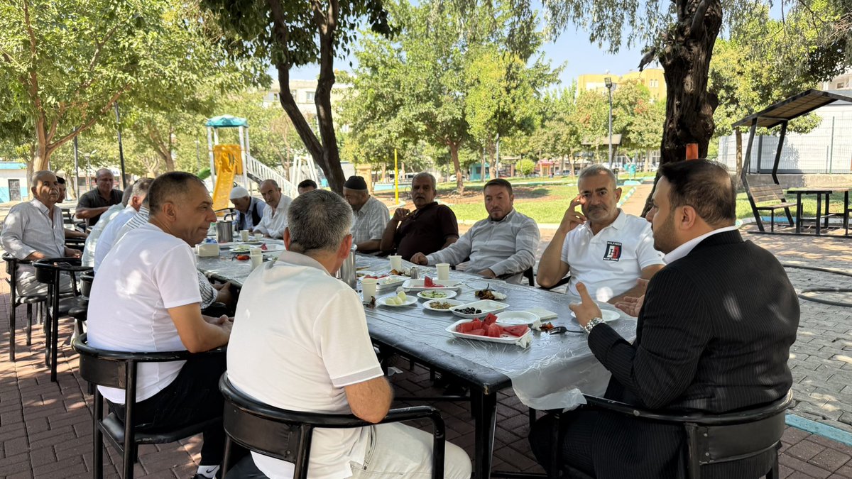 mbagmanci63's tweet photo. Bağlarbaşı Mahallemizde Esnaf ve Mahalle Sakinlerimizle İstişare Sofrasında Buluştuk

İlçe Başkan Yardımcımız Mehmet Demir ve Yönetim Kurulu Üyemiz Halil Kaya ile birlikte; Bağlarbaşı Mahalle Muhtarımız Musa Tapşık’ın ev sahipliğinde kıymetli esnaflarımız ve mahalle sakinlerimiz ile bereketli bir kahvaltı sofrasında bir araya geldik.

Buluşmamızda hemşehrilerimizin talep, görüş ve önerilerini tek tek dinleyerek notlarımızı aldık; mahallemize dair verimli bir istişare gerçekleştirdik.

Bizleri gönül sofralarında ağırlayan kıymetli muhtarımıza, içten sohbetleri ve hoş karşılamaları için tüm esnaf ve mahalle sakinlerimize teşekkür ediyorum. 

Haliliye’miz için ortak akılla, sahada omuz omuza çalışmaya devam edeceğiz.

#AKHaliliye #AKParti #MustafaBağmancı #Şanlıurfa #Ankara #Göbeklitepe #Haliliye #Karaköprü #Eyyübiye #Harran #Akçakale 

@RTErdogan @abuyukgumus @bybekirbozdag @acarfaruka @AKGMTeskilat @hakanaksu058 @farukaytek @ensartopcu @milhamigunbegi @mveysi_turgut @fatmaocak0663 @misafirmehmet @MDOGANSALAR_TR @AkHaliliiye @taps_musa @AkHaliliyeKadin @halilkaya8989 @akgenchaliliyee