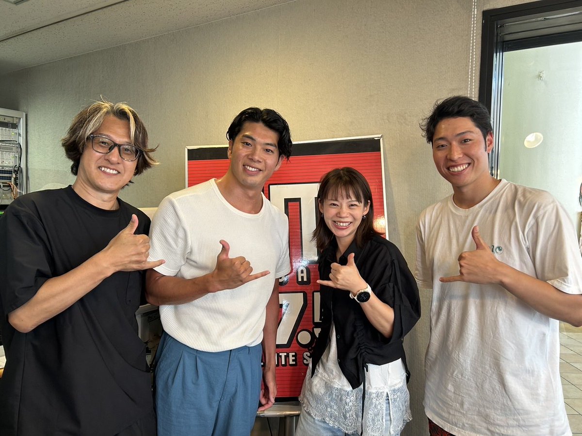 dj_minoruchris's tweet photo. #フロアス新潟
サテスタ前　リスナーの皆さん
菜那さん　萩野さん
いつもありがとうございます✨
ゲストは　水泳　水沼尚輝選手でした！
これからも　ミズヌマンを応援します✨
土曜日は東京半蔵門JFNスタジオから全国ネットで朝5時から生放送です！
両方ぜひ聴いてください🙏　#フロアス https://t.co/mfmO09noFs