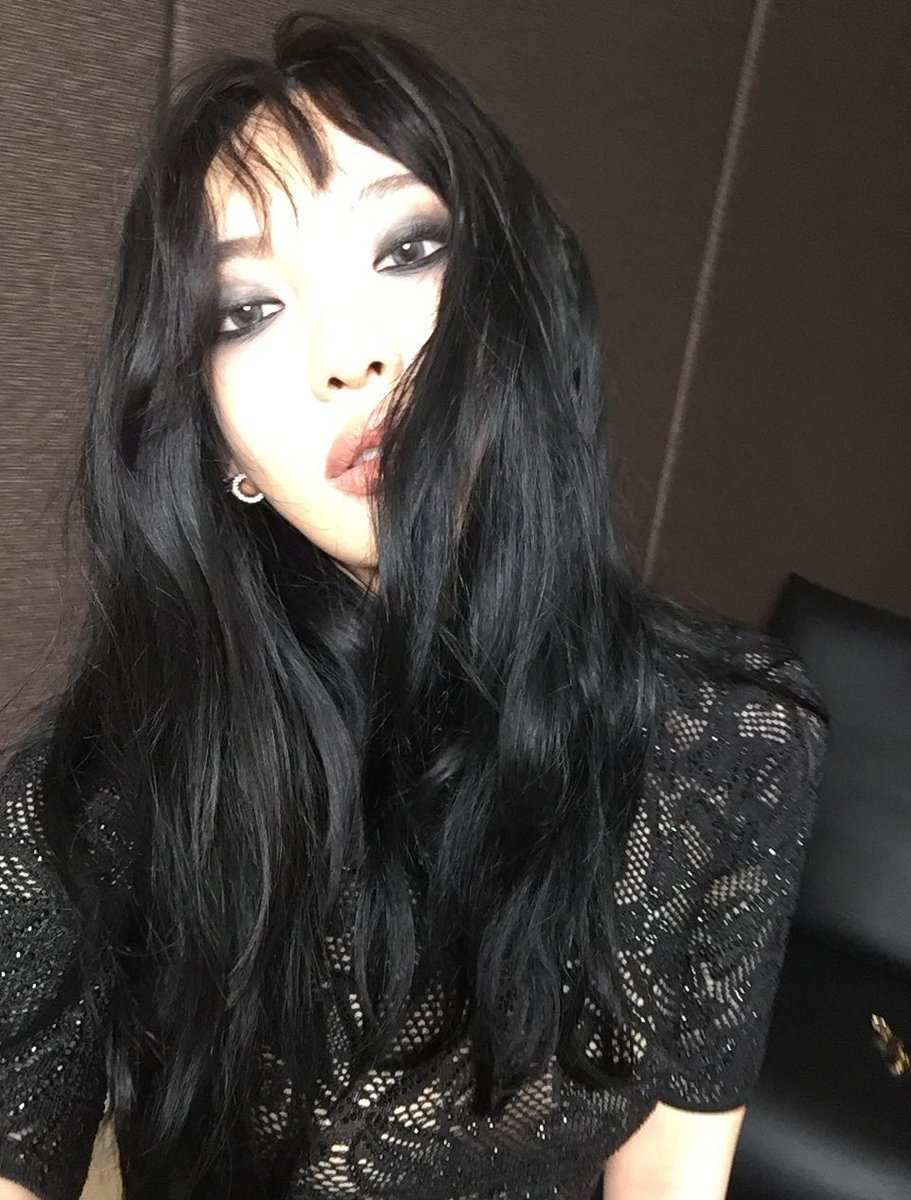 ningfusion's tweet photo. love this makeup on her https://t.co/7bVnQfqROq